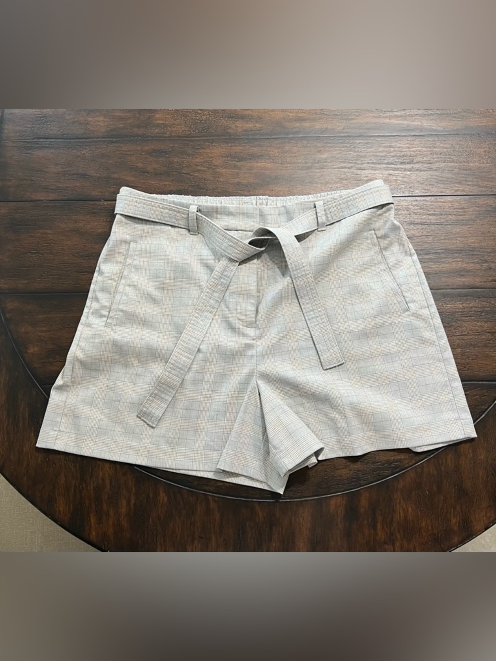 Nine West Women's XL Plaid Flat Front Bermuda Shorts Beige Light Gray Belted